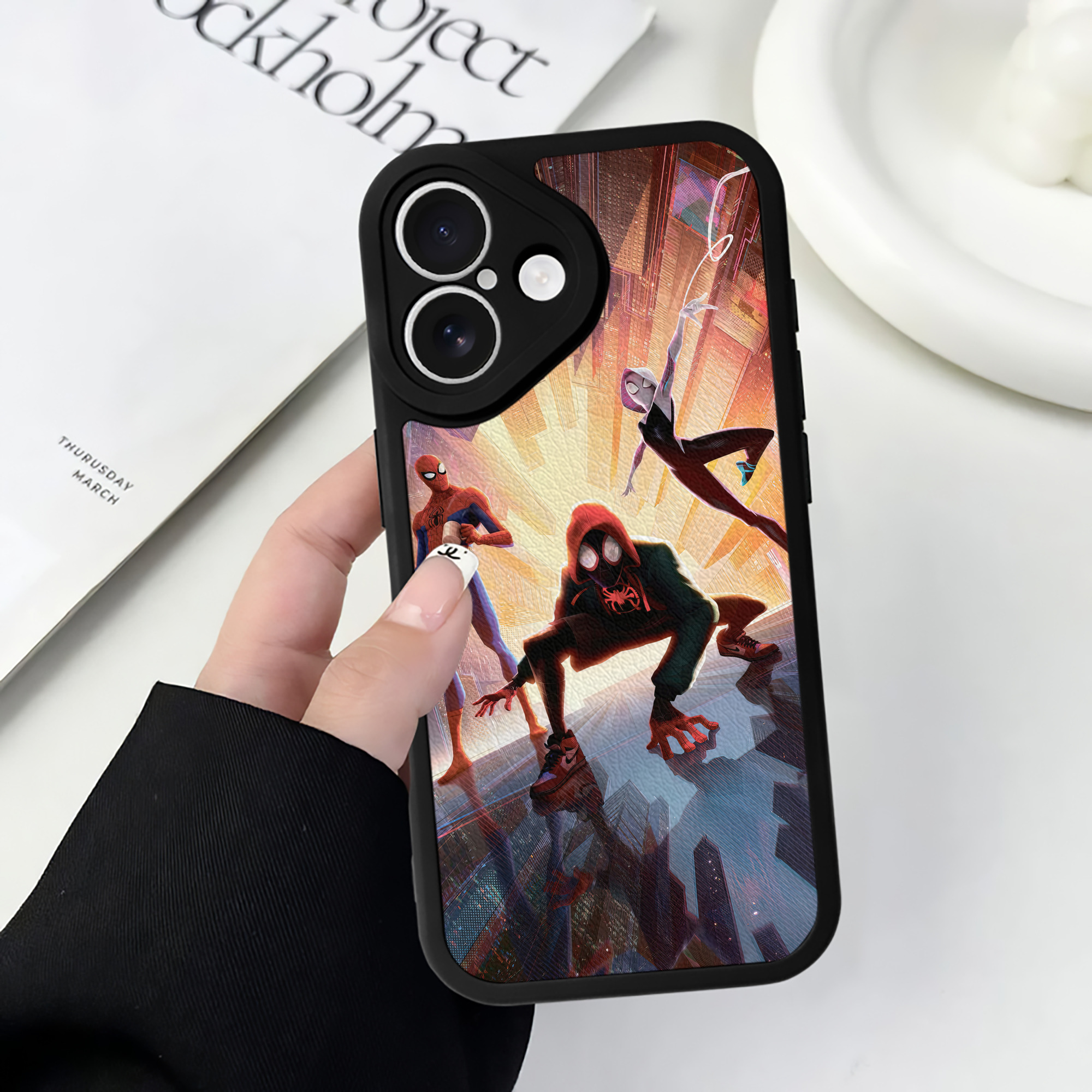 Spider Man スパイダーマン 【iPhone 16シリーズ対応】シリコンスマホケース（レザー調） 材質：シリコン